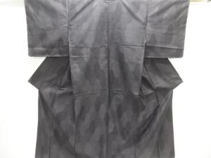 未使用品　仕立て上がり　変わり網目模様織り出し本場泥大島紬着物(7マルキ)